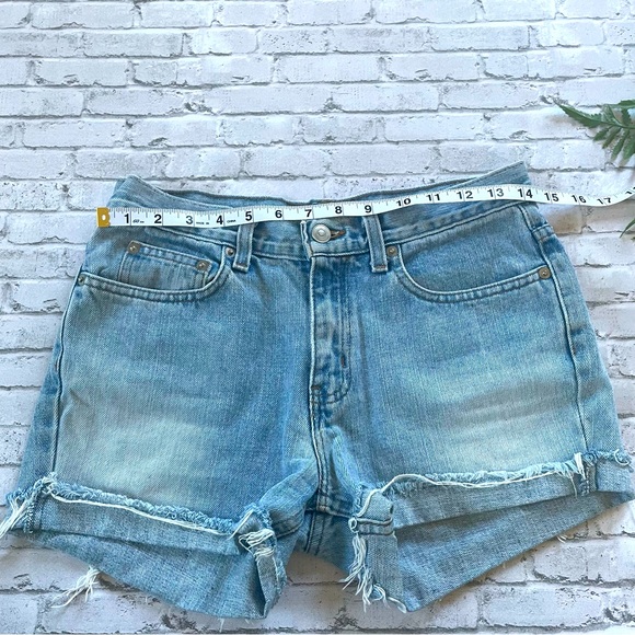 London Jean Women’s High Waist Light Wash Distressed Hem Shorts Blue Size 4 Y2K - Picture 7 of 12